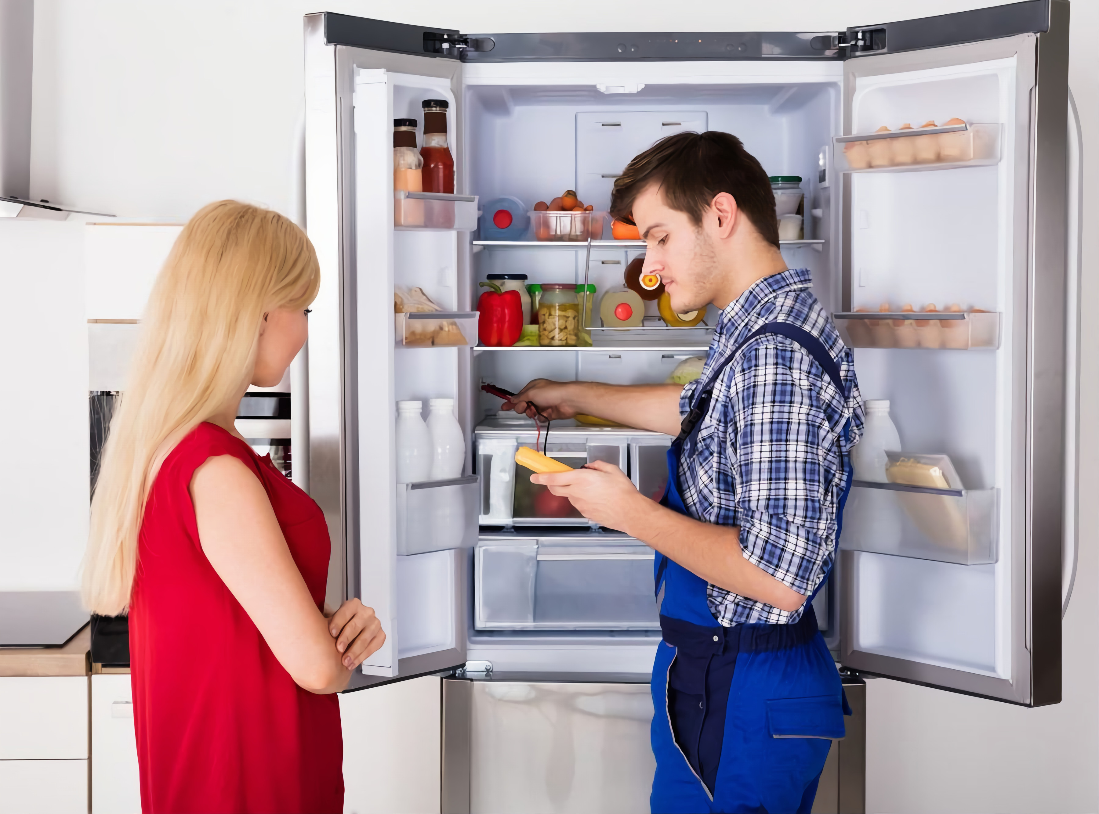 Нужен мастер холодильникам. Холодильники. Бытовой техники холодильник. Мастер холодильников. Сломался холодильник.